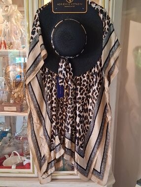 Adrienne Vittadini Beige and Black Leopard-Print Kimono & Hat Set. NWT.